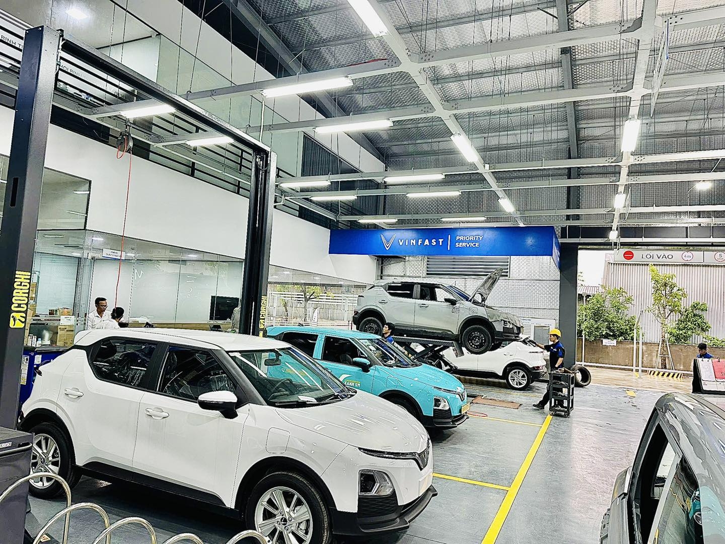 Dịch Vụ Chăm Sóc và Bảo Vệ Xe Toàn Diện Tại Xưởng Dịch Vụ